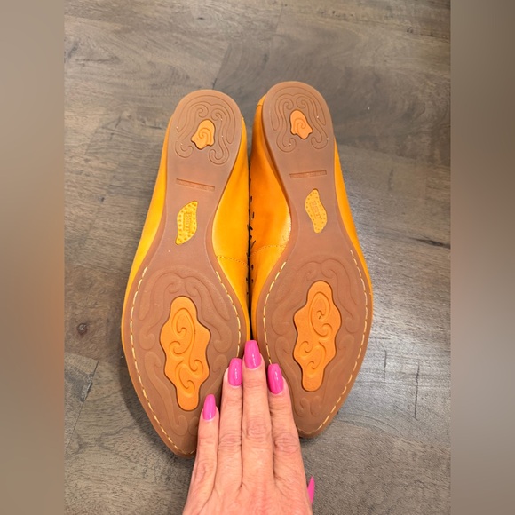 New BORN Leather Cutout Flats Size 8.5  (40) Padded Insole NWOT Orange Brown - Picture 9 of 10